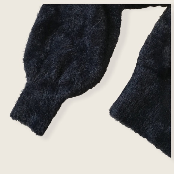 Aritzia Sunday Best Black Cozy Fuzzy Knit Fall/Winter/Spring Kitten Crop Sweater - Picture 11 of 13
